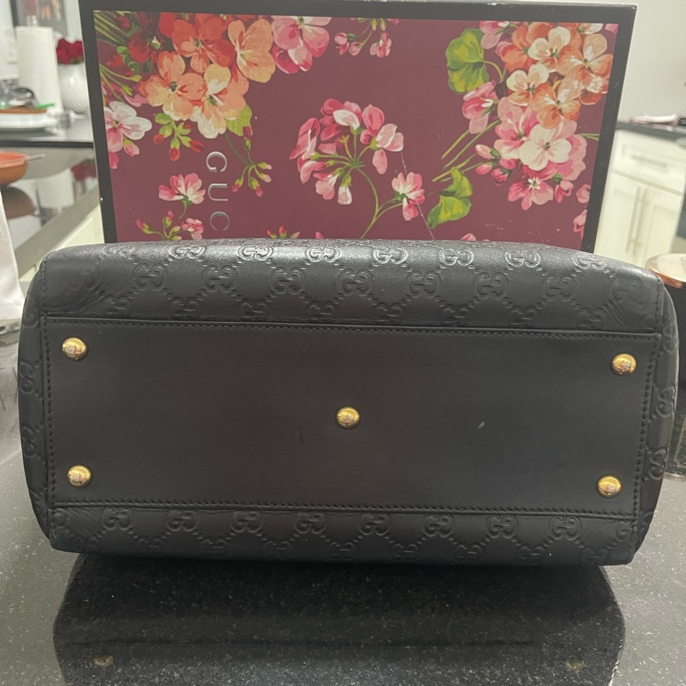 Gucci Embossed HandBag - Picture 3 of 4